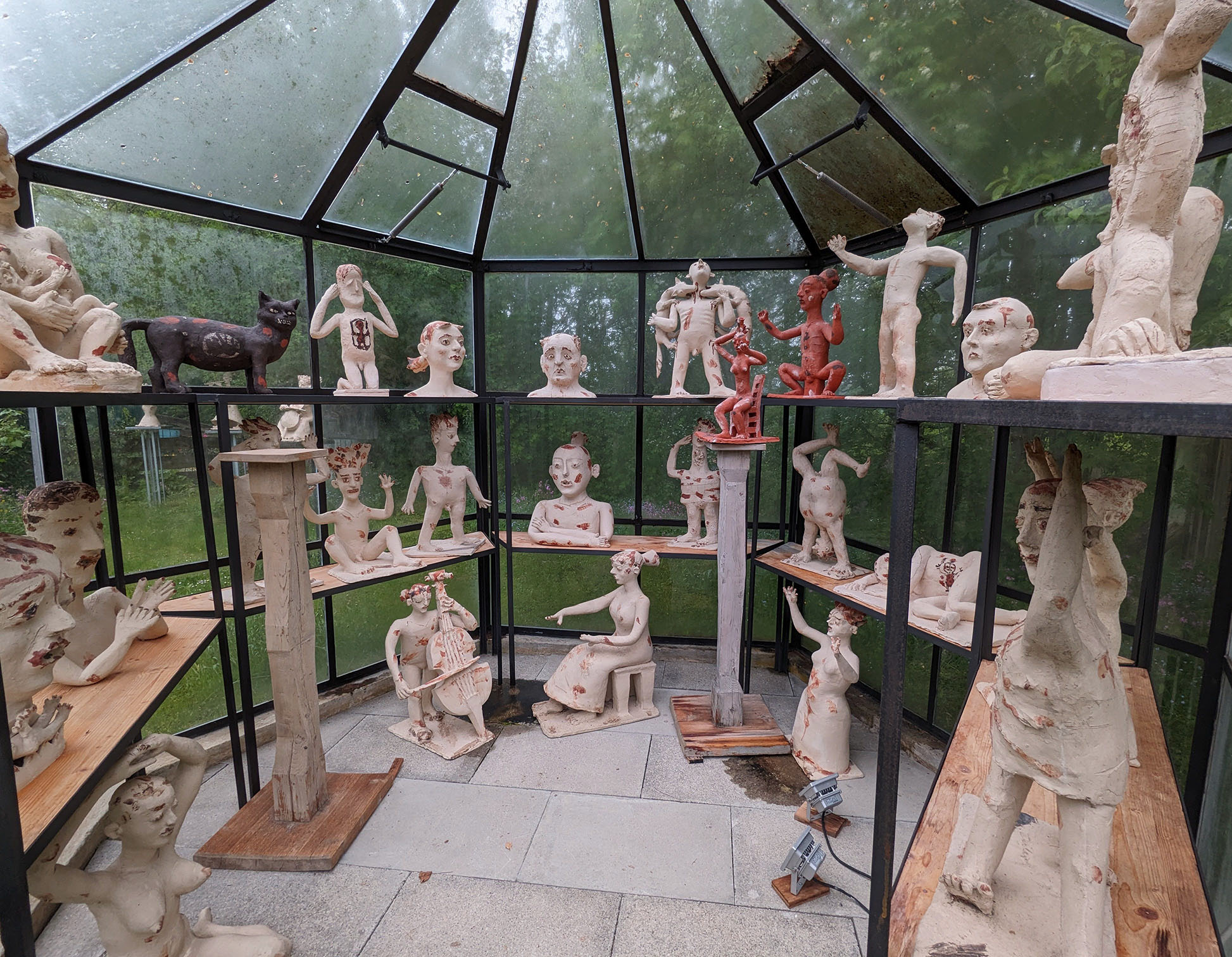 Museumsgebäude mit Figuren