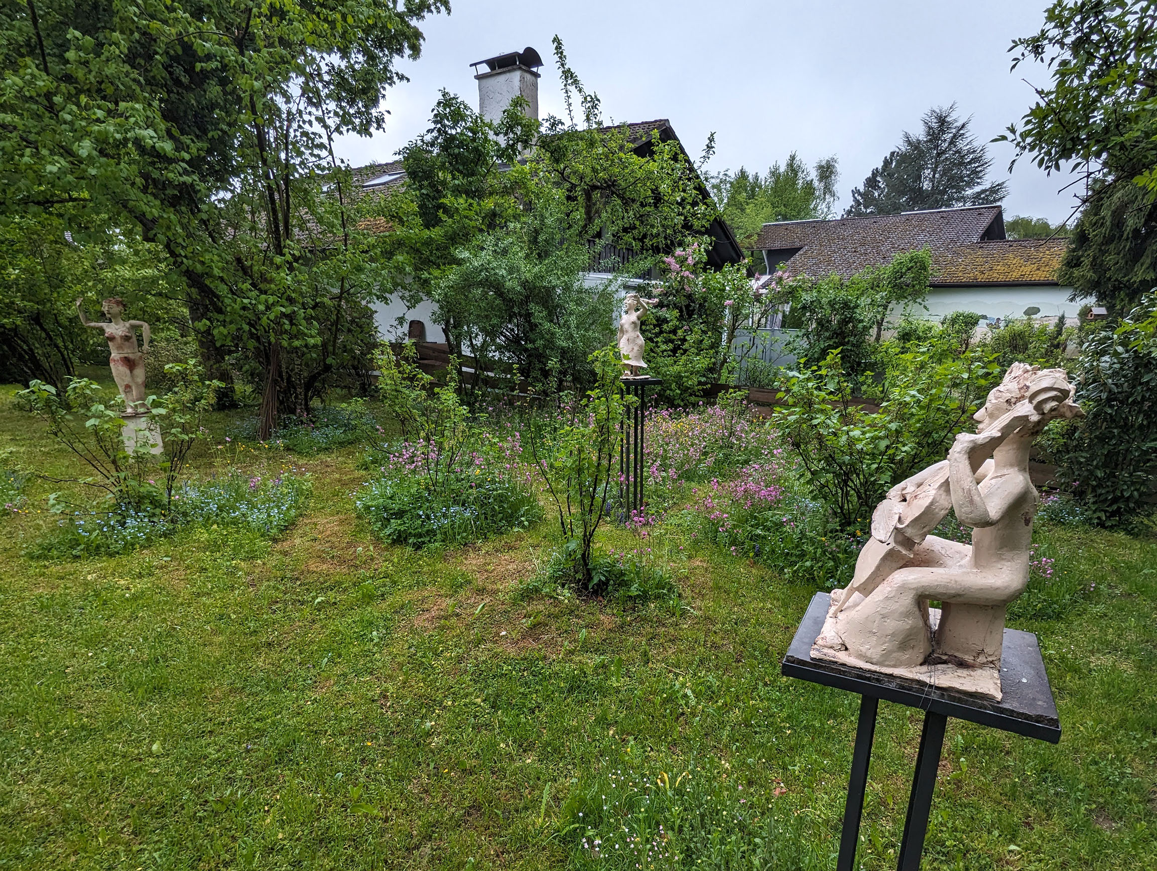 Museumsgarten mit Figur