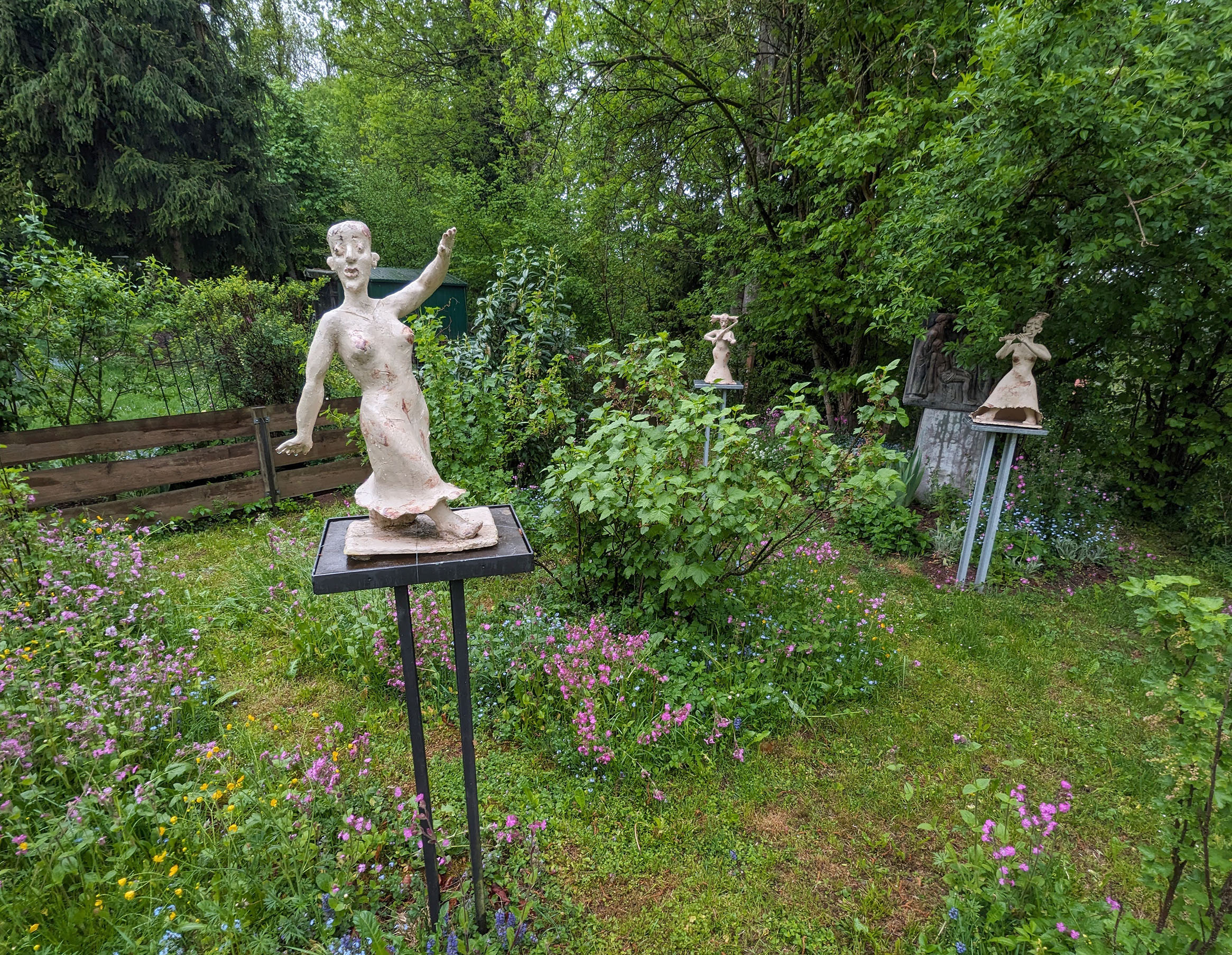 Museumsgarten mit Figur