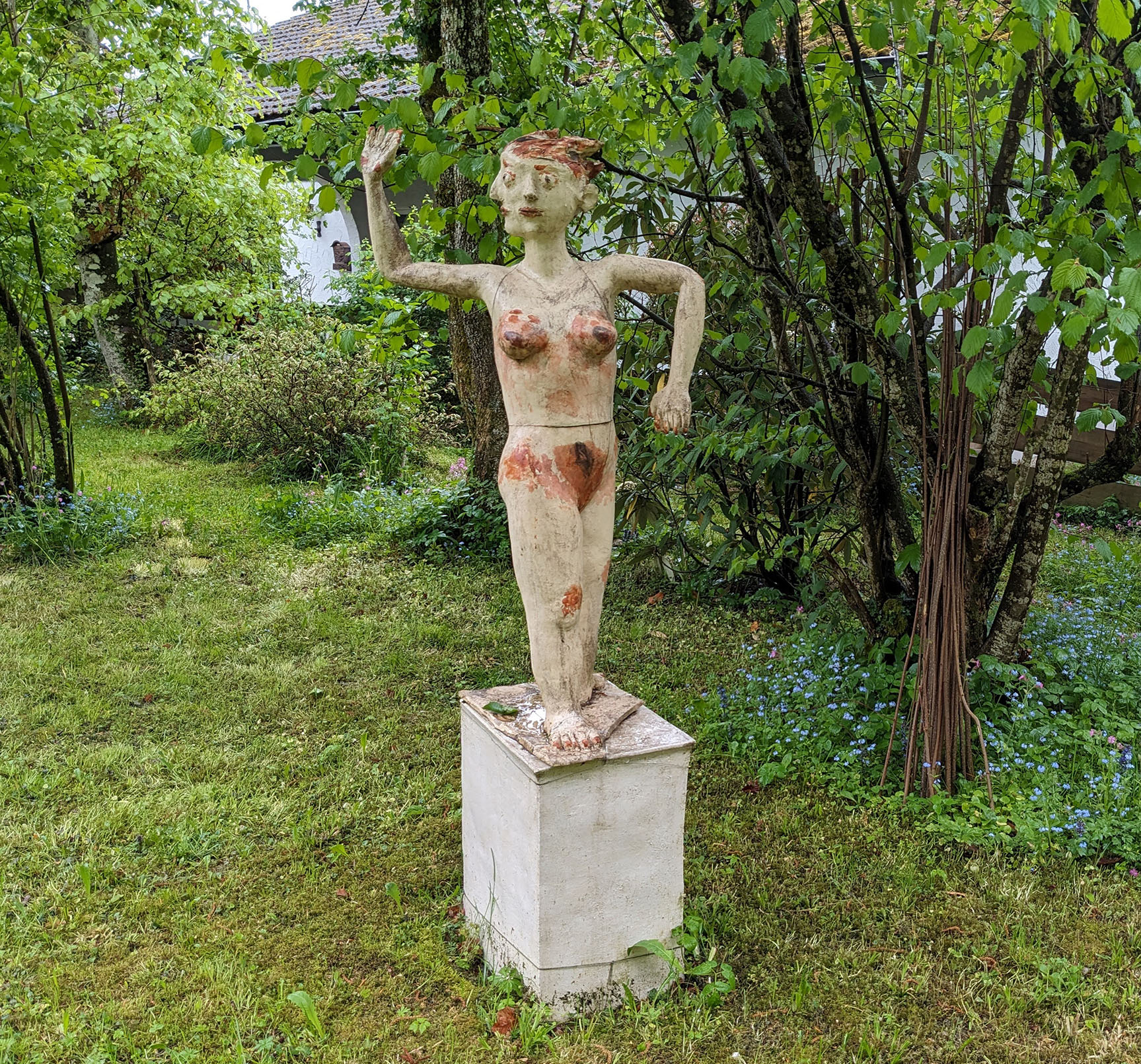 Museumsgarten mit Figur