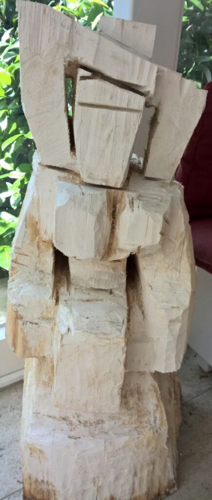 Holzskulptur "Mutter" von Felicitas Freuding